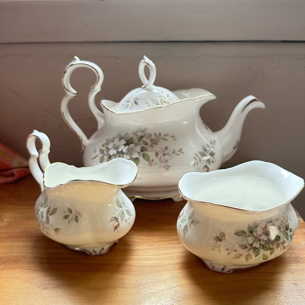 Royal Albert Haworth Teapot set
